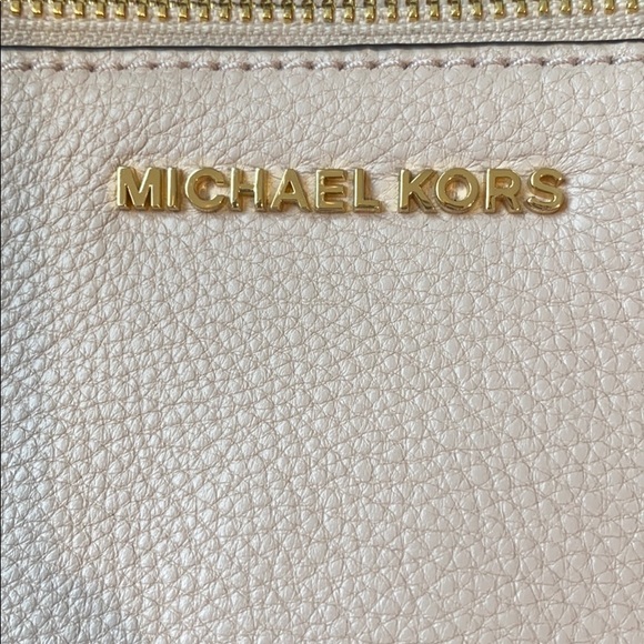 NWOT Michael Kors Soft Leather Crossbody Bag. - Picture 6 of 16